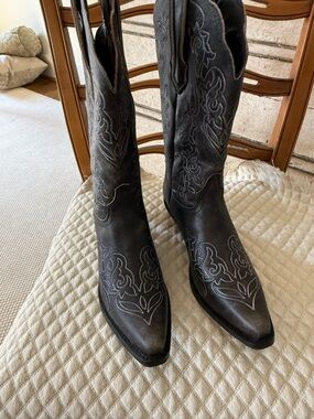 DINGO brand new ladies Black Embroidered Western Cowboy Boots